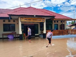 Banjir Terjang 2 Kecamatan di Boalemo, Polsek-SMK 1 Wonosari Terendam