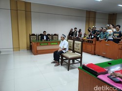 Tuntutan 20 Tahun Bui untuk Priyo Pembunuh Sekeluarga di Indramayu