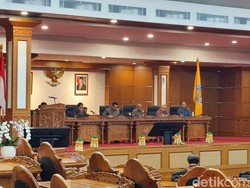 Ketegangan Warnai Paripurna DPRD Bali Saat Penyerahan Rekomendasi Pansus TRAP