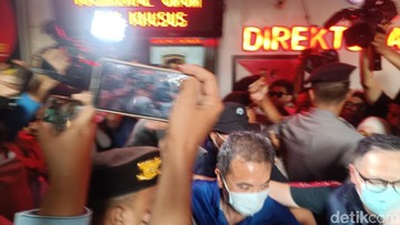 Penampakan Roy Suryo dan dr Tifa di Polda Metro Usai Ditangkap