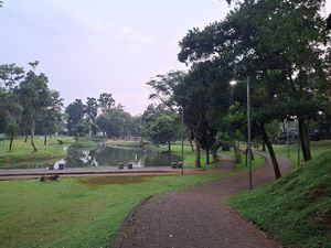 Potret Taman Cempaka, Oase Hijau buat Berakhir Pekan di Jakarta Timur