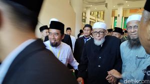 Momen Abu Bakar Baasyir Hadiri Milad Seabad PMD Gontor