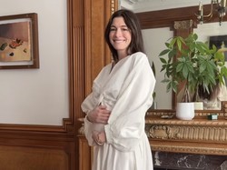 Anne Hathaway Hamil Anak Ketiga, Pamer Baby Bump di Instagram