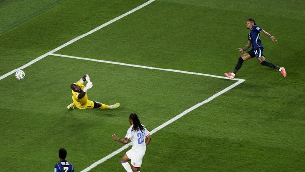 Soccer Football - FIFA World Cup 2026 - Group C - Brazil v Haiti - Philadelphia Stadium, Philadelphia, Pennsylvania, U.S. - June 19, 2026 Brazil's Raphinha scores a goal that was later disallowed REUTERS/Jeenah Moon