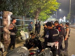 Brimob Bekuk 4 Remaja Mau Tawuran di Kramat Jati, Celurit Disita