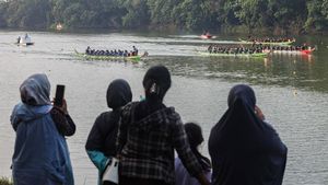 Festival Balap Perahu Naga Meriahkan Situ Cipule
