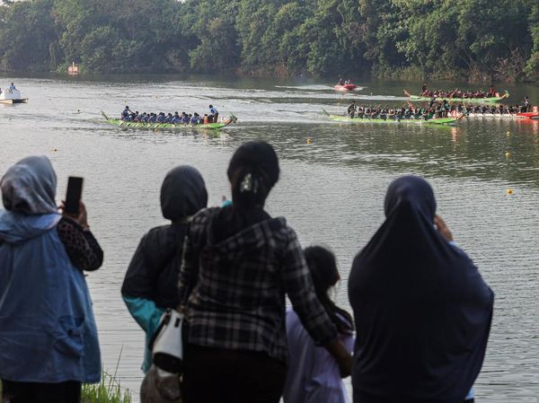 Festival Balap Perahu Naga Meriahkan Situ Cipule
