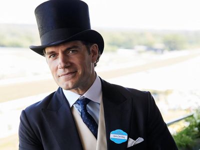 Penampilan Terbaru Henry Cavill di Acara Balap Kuda, Gaya Necis Bikin Pangling