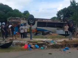 Bus Rombongan Jemaat HKBP Kecelakaan di Pantai Batam, 1 Orang Meninggal