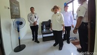 Titiek Soeharto Cek Rumdin Berbahan Batako FABA Produksi Napi Nusakambangan