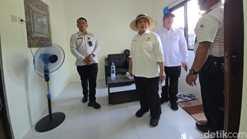 Titiek Soeharto Cek Rumdin Berbahan Batako FABA Produksi Napi Nusakambangan