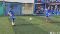 Bintang Persib Sapa Bobotoh Cianjur Lewat Laga Gembira Lawan Polisi