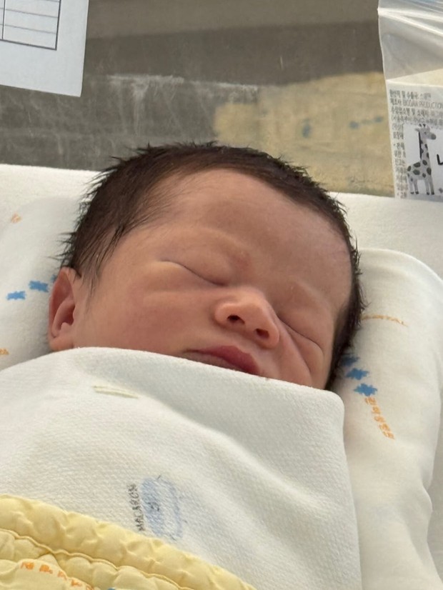Potret anak pertama Nam Bo Ra/ Foto: instagram.com/nambora Potret bayi pertama Nam Bo Ra yang berhasil lahir dalam keadaan sehat dan selamat.