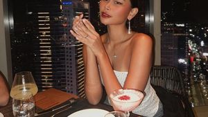 Stylish! Gaya Keren Sarah Tumiwa saat Jajan Matcha hingga Popcorn