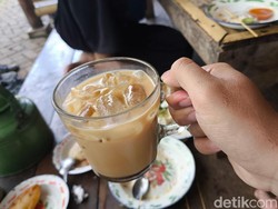 Menyeruput Kopi dari Tungku Kayu di Saung Kopi Hawwu