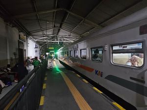 Balada Pemadaman Bergilir Bikin Stasiun Gelap Gulita-Rumah Warga Terbakar