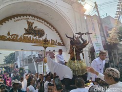 Paksi Naga Liman Ikut Meriahkan Festival Kepatihan Cirebon