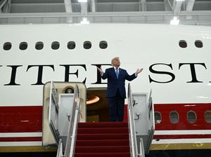 Trump Pamerkan Pesawat Hadiah Qatar yang Jadi Air Force One Baru