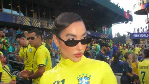 8 Gaya WAGs Brasil Dukung Pasangan di Piala Dunia, Jersey Crop Top Hingga Latex