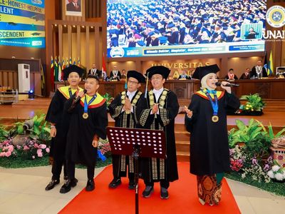 Momen Spesial Anang-Ashanty, Diwisuda Sekaligus Hibur Wisudawan Unair