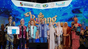Andre Rosiade Beri Uang Pembinaan untuk Finalis Bujang Dara Pekanbaru 2026