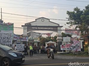 Ramai Warga Geruduk Balai Desa Bangunkerto Sleman, Ada Apa?