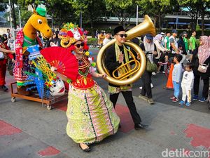 Budaya Betawi Pukau Warga, Parade Ondel-Ondel Jadi Magnet CFD Jakarta