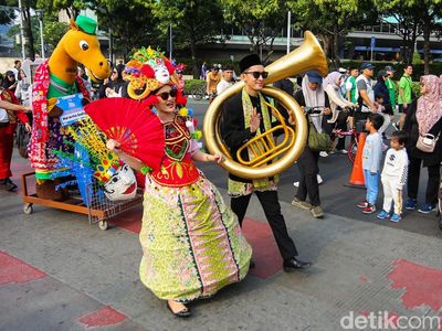 Budaya Betawi Pukau Warga, Parade Ondel-Ondel Jadi Magnet CFD Jakarta