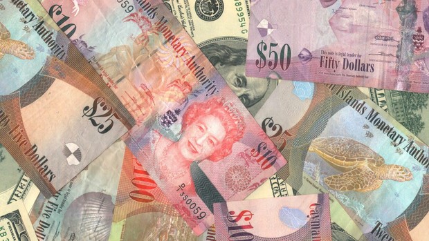 Dolar Kepulauan Cayman menjadi salah satu mata uang dengan nilai tertinggi berkat sistem keuangan yang berkembang dan keterkaitannya dengan dolar AS.