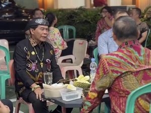 Ngobrol Santai dengan Gubernur Kalbar, Gubernur Kaltara Cicipi Durian Jemongko