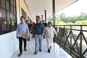 Dampingi Wapres ke Papua Barat, Wamendagri Pantau Manfaat Dana Otsus