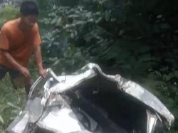 Minibus Terjun ke Jurang 300 Meter di Wonosido Pekalongan, 1 Orang Tewas
