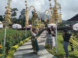 Parade Gebogan-Baleganjur Digelar di Ulun Danu Beratan dan The Blooms Garden