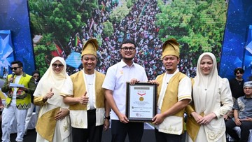 Rekor Terpanjang Dunia, Kue Ketan Talam Durian Jadi Ikon Kuliner Pekanbaru