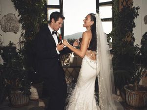 Detail Gaun Pengantin Dua Lipa yang Spektakuler, Berhias 480 Ribu Manik-manik