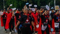 Peserta Ikuti Puncak Hari Donor Darah Sedunia di Monas