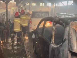 Kebakaran Gudang Kayu di Padang Galak Denpasar, Kerugian Rp 200 Juta