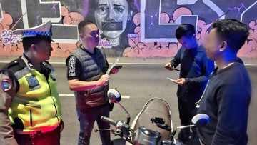 Patroli Dini Hari, Polisi Amankan Pria Bawa Badik di Palmerah Jakbar