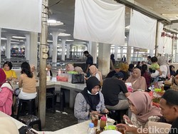 Asyiknya Kulineran di Pasar Johar Semarang, Ada Ketan Susu hingga Es Gempol