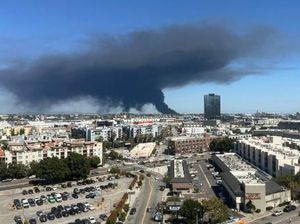 Los Angeles Tetapkan Keadaan Darurat Usai Gudang Terbakar Berhari-hari
