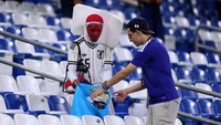 Usai Jepang Bantai Tunisia 4-0, Suporter Kompak Pungut Sampah di Stadion