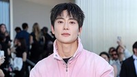 Bukan Pacar, Jaehyun NCT Klarifikasi Foto Berenang di Lake Como Bareng Sepupu