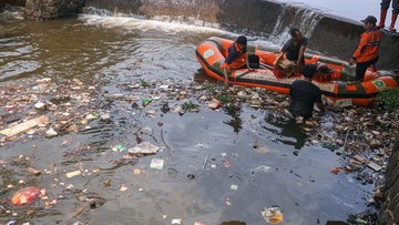 Aksi Bersih Sungai Cikaret, Upaya Cegah Banjir dan Pencemaran