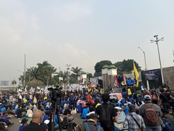 Mahasiswa Demo di Depan DPR Sore Ini