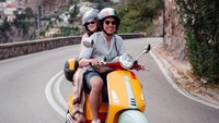 El Rumi Ajak Syifa Hadju Sunmori di Italia Naik Vespa