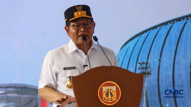 Gubernur DKI Jakarta Pramono Anung saat aktivitas peresmian Stasiun Jakarta International Stadium (JIS) di Jakarta, Senin (22/6/2026). (CNBC Indonesia/Faisal Rahman)
