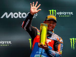 Manajer Tim Rider Malaysia Tuai Pujian usai Tolak Selebrasi Sampanye di Podium