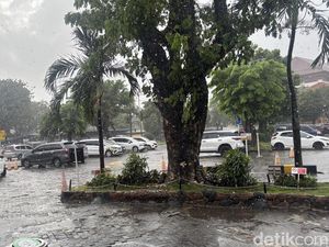Hujan Bulan Juni, 17 Titik di Surabaya Tergenang