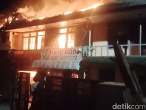 Rumah 2 Lantai di Tasik Ludes Terbakar, Bayi Lolos dari Maut