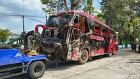 Gegara Rem Blong, Bus Rombongan Pendaki Gunung Lawu Tabrak Resto